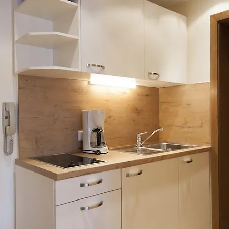 豪斯安德里亚斯酒店 *